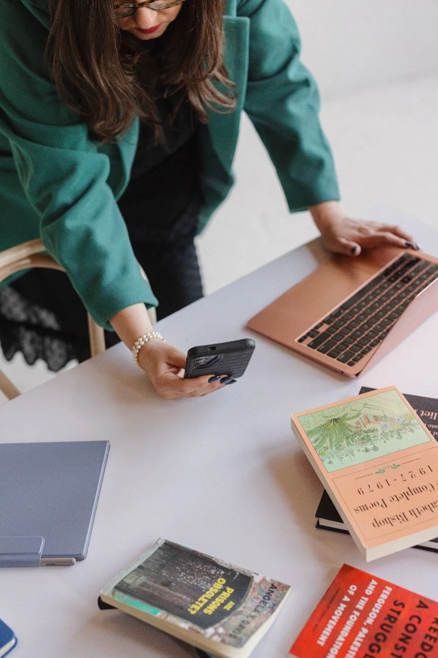 Get in touch with Laura Reasons